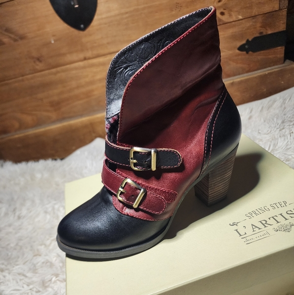 L'Artiste red and black, Italian tooled leather, heeled ankle booties w/buckles - Picture 3 of 11